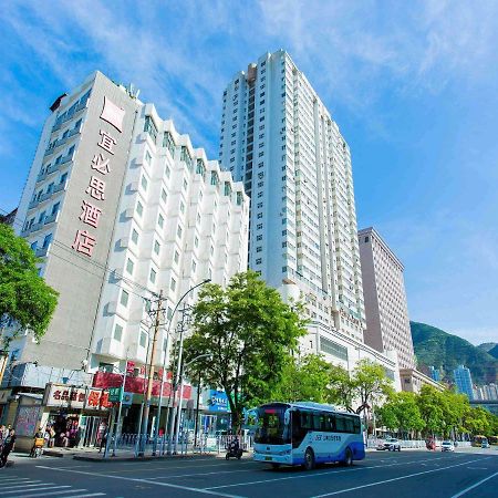 Готель Ibis Lanzhou Train Station Екстер'єр фото